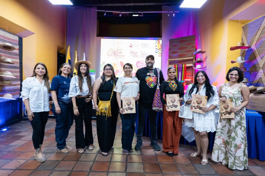 El lanzamiento contó con la presencia de periodistas y representantes del sector productivo de Santa Marta y el Magdalena