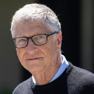 Bill Gates y la defensa de lo irremplazable: ¿Por qué mantener empleos solo para personas?