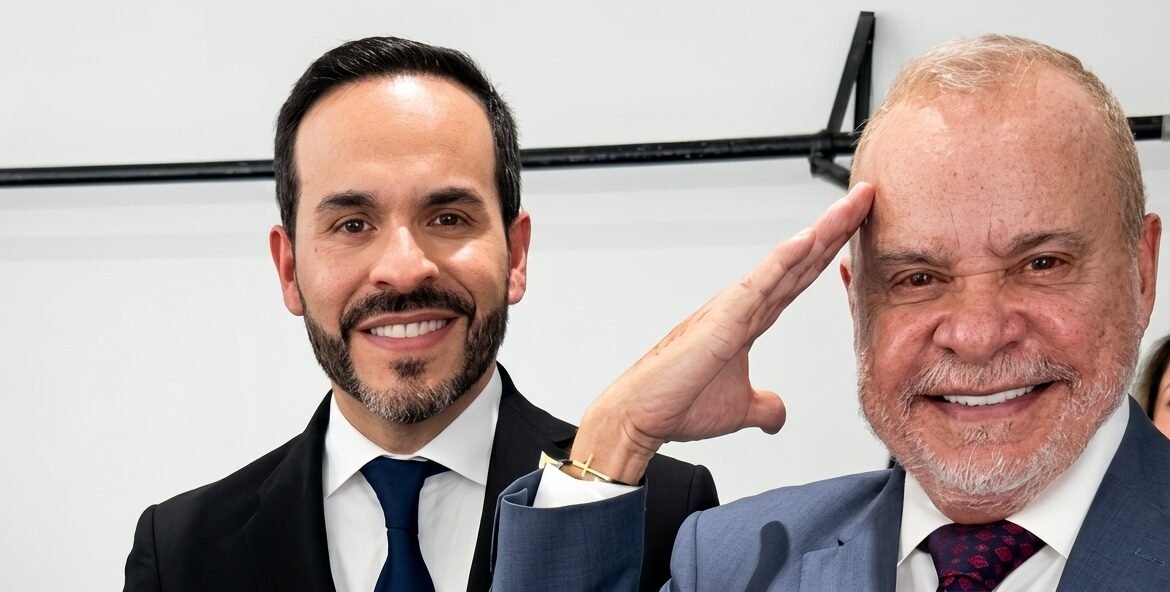 El presidente se trasladó este lunes a la capital para estar junto a Abelardo De La Espriella Juris, quien será sometido a una cirugía de corazón abierto