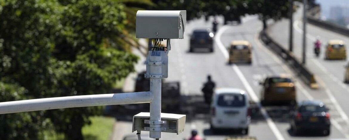 Fotomultas: el Gobierno pone nuevas reglas y devuelve protagonismo al agente de tránsito