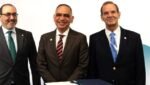 Sergio Diaz granados presidente de la CAF, alcalde de Santa marta, Carlos Pinedo Cuello y el alcalde de Madrid, José Luis Martínez-Almeida,